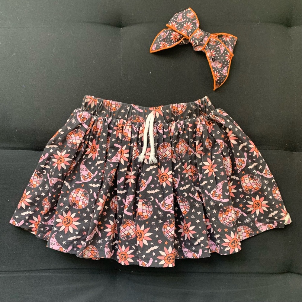 cheeky plum 6y Halloween skort & bow